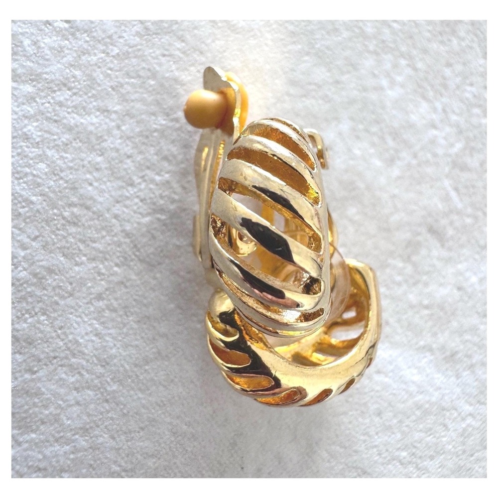 Retro 80s Minimalist Gold Croissant Crescent Hoop Clip On Earrings 7/8"